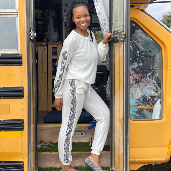 White snake print lounge set - Picture 1 of 3